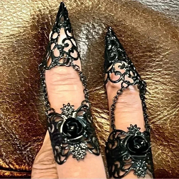 Two Black Finger Claw Gothic Rings - Picture 5 of 5